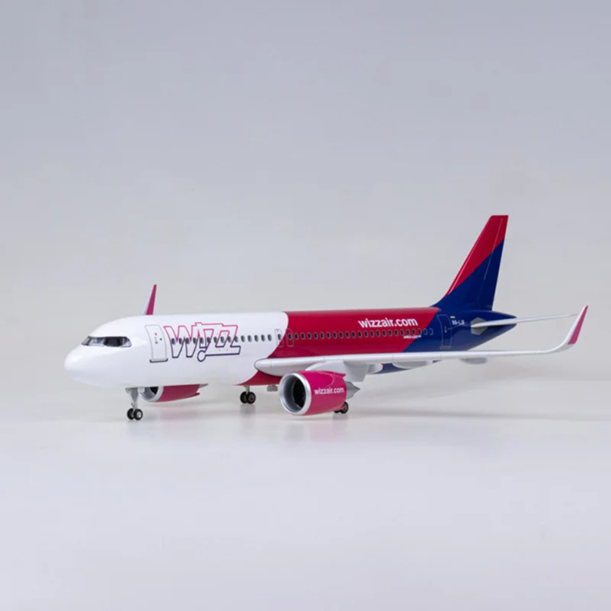 Wizzair Airbus A320neo 1:80 Scale Model Aircraft – LED Cabin & Cockpit Lighting – Collectible Display Plane