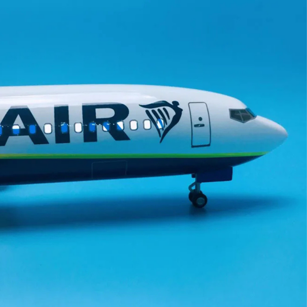 Ryanair Boeing 737-800 1:85 Scale Model Aircraft – LED Cabin & Cockpit Lighting – Collectible Display Plane