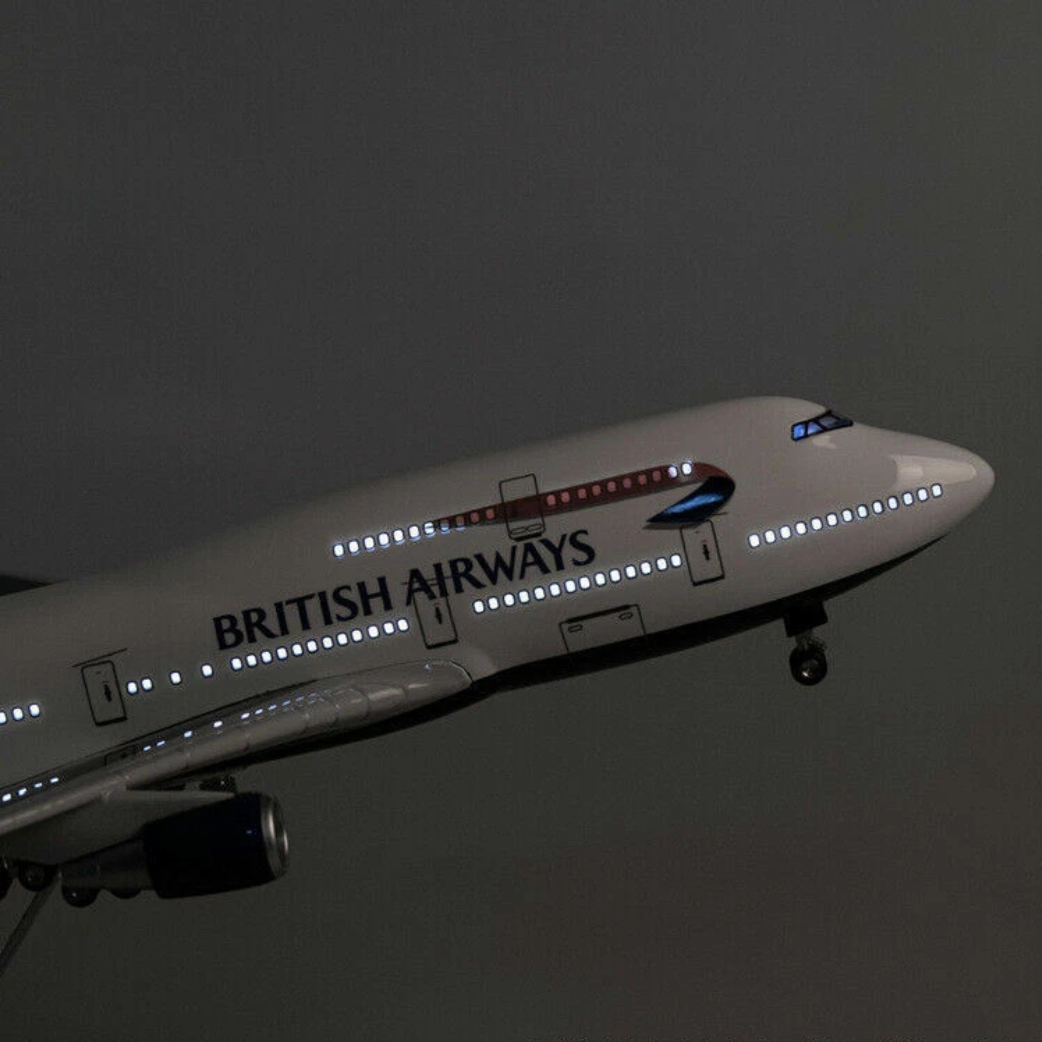 British Airways Boeing 747-400 1:130 Scale Model Aircraft – LED Cabin & Cockpit Lighting – Collectible Display Plane