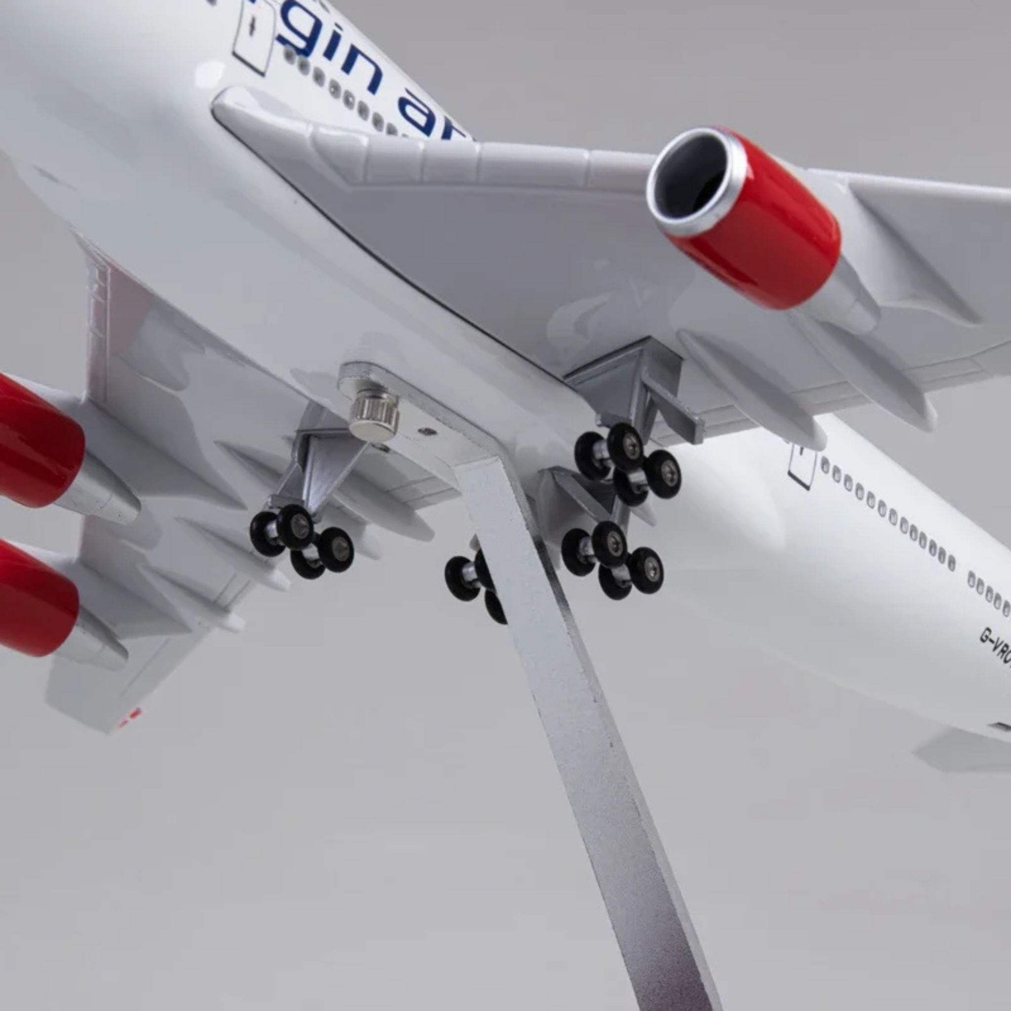 Virgin Atlantic Boeing 747-400 1:130 Scale Model Aircraft – LED Cabin & Cockpit Lighting – Collectible Display Plane