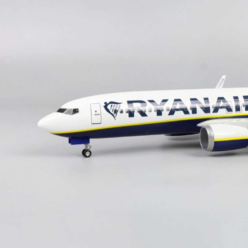 Ryanair Boeing 737-800 1:85 Scale Model Aircraft – LED Cabin & Cockpit Lighting – Collectible Display Plane