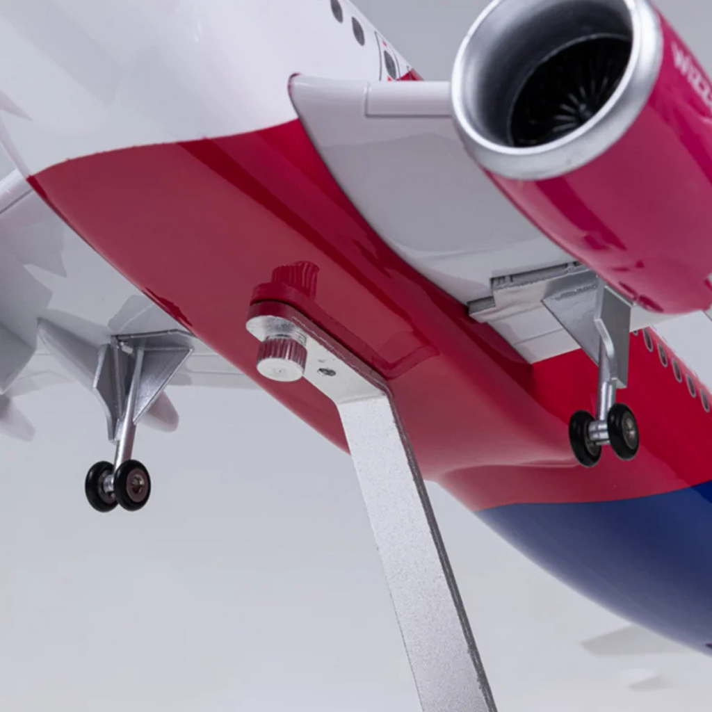 Wizzair Airbus A320neo 1:80 Scale Model Aircraft – LED Cabin & Cockpit Lighting – Collectible Display Plane