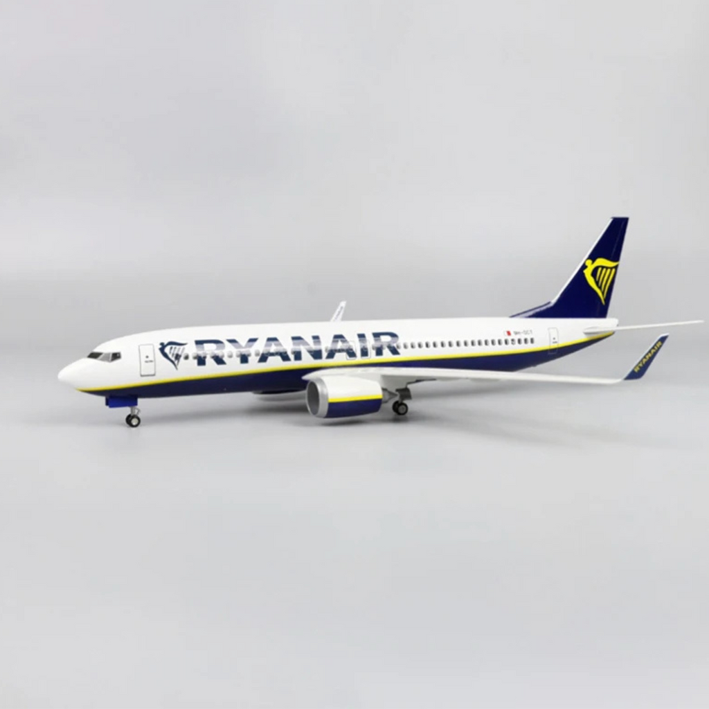 Ryanair Boeing 737-800 1:85 Scale Model Aircraft – LED Cabin & Cockpit Lighting – Collectible Display Plane