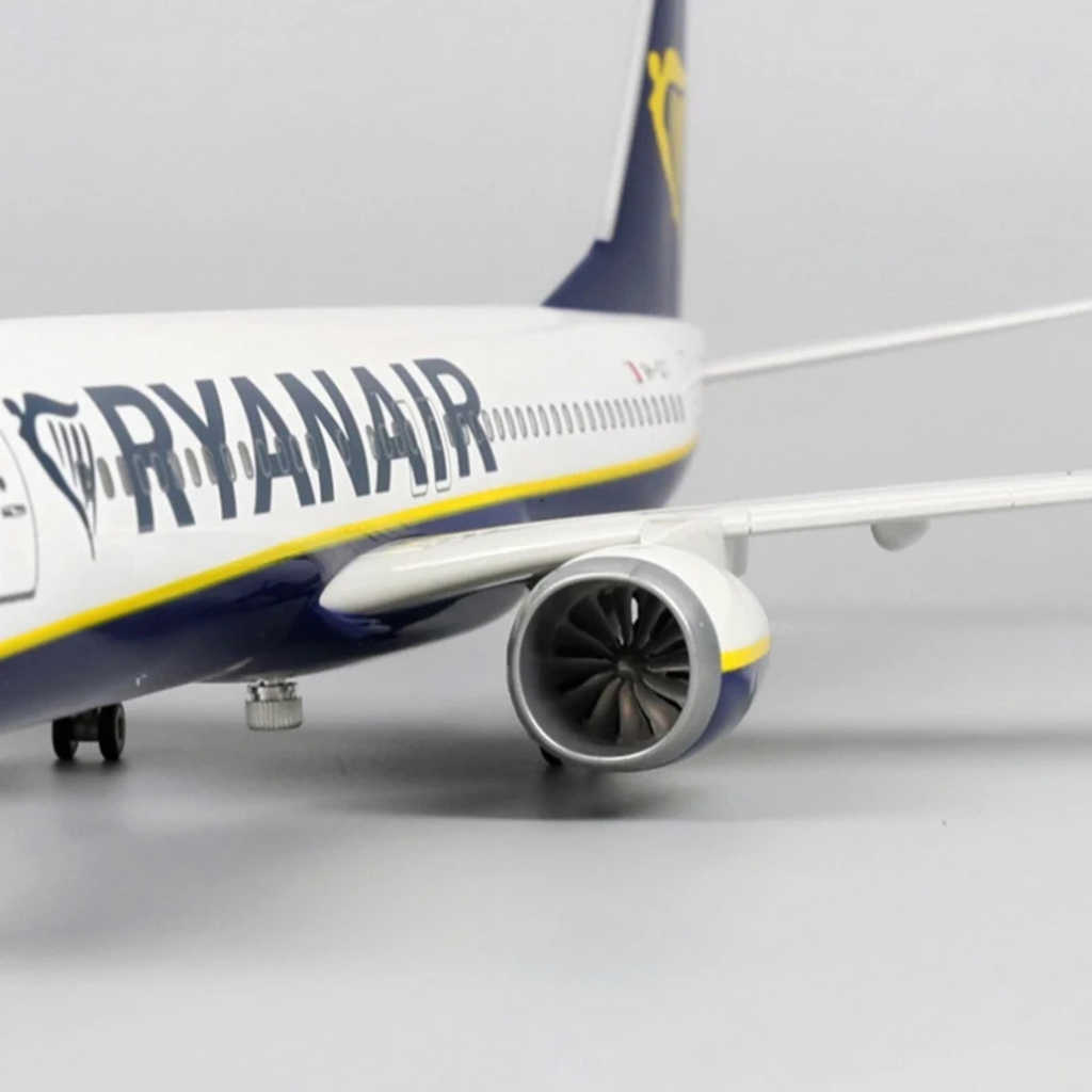 Ryanair Boeing 737-800 1:85 Scale Model Aircraft – LED Cabin & Cockpit Lighting – Collectible Display Plane