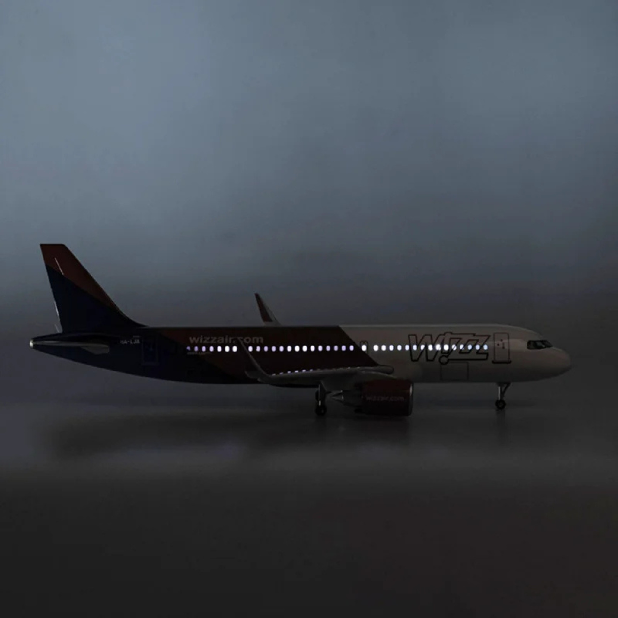 Wizzair Airbus A320neo 1:80 Scale Model Aircraft – LED Cabin & Cockpit Lighting – Collectible Display Plane