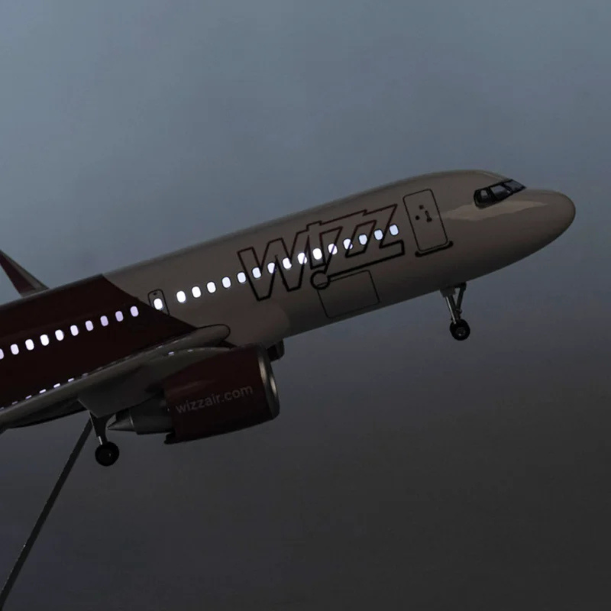 Wizzair Airbus A320neo 1:80 Scale Model Aircraft – LED Cabin & Cockpit Lighting – Collectible Display Plane