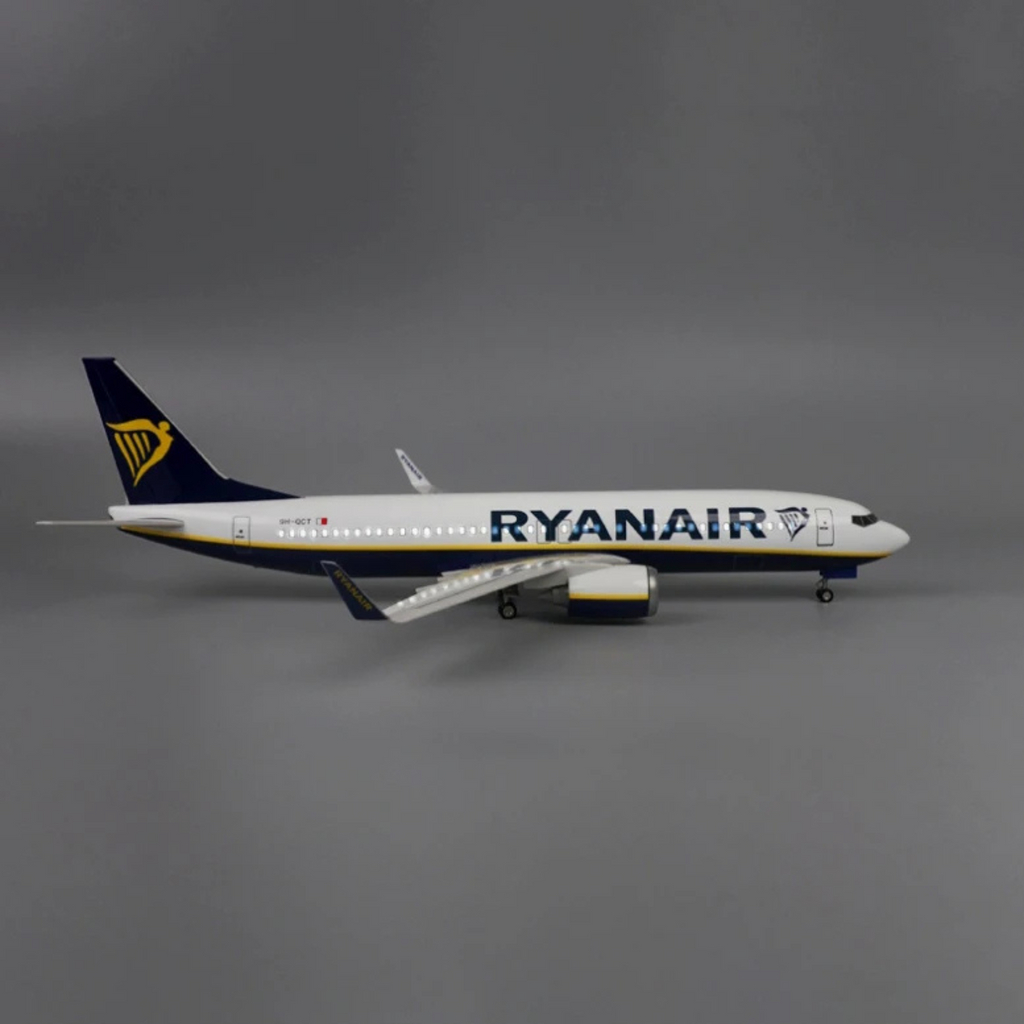 Ryanair Boeing 737-800 1:85 Scale Model Aircraft – LED Cabin & Cockpit Lighting – Collectible Display Plane