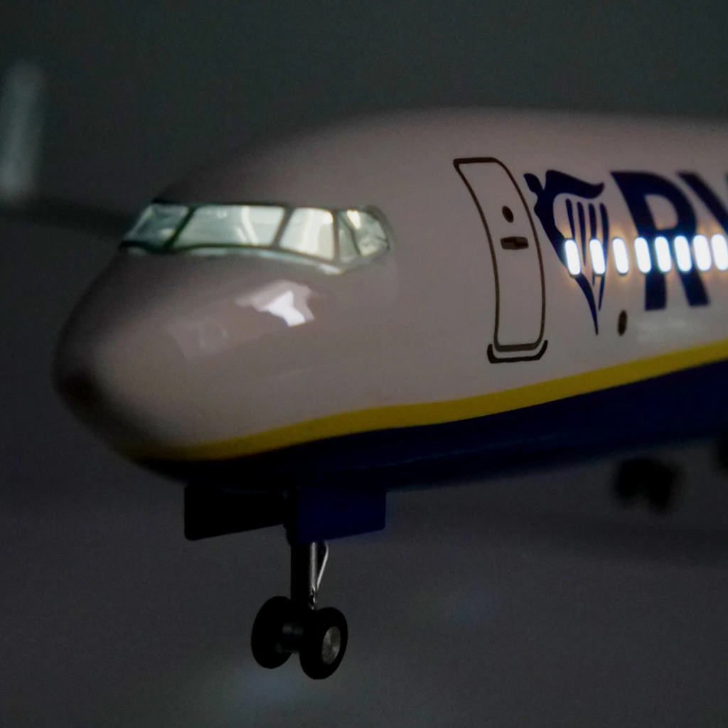 Ryanair Boeing 737-800 1:85 Scale Model Aircraft – LED Cabin & Cockpit Lighting – Collectible Display Plane