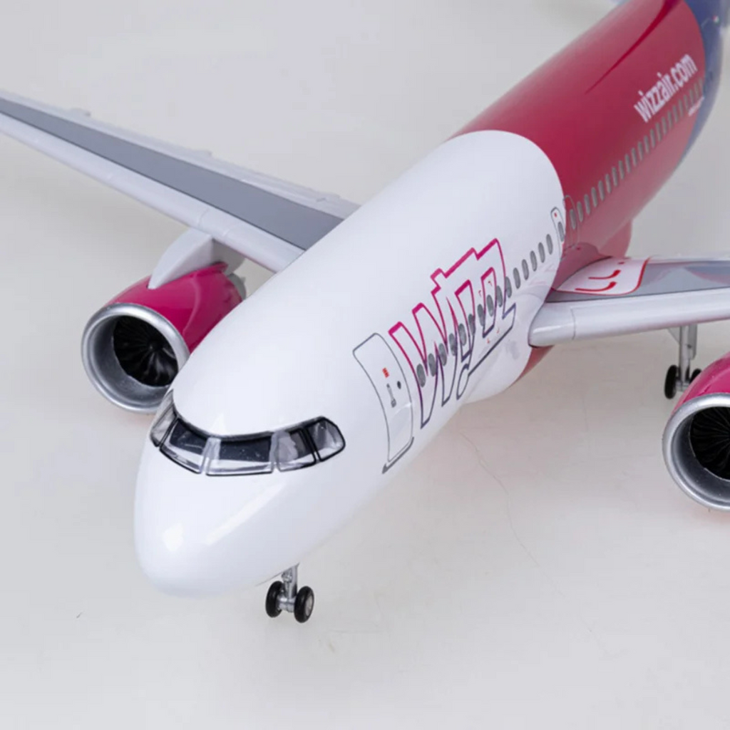 Wizzair Airbus A320neo 1:80 Scale Model Aircraft – LED Cabin & Cockpit Lighting – Collectible Display Plane