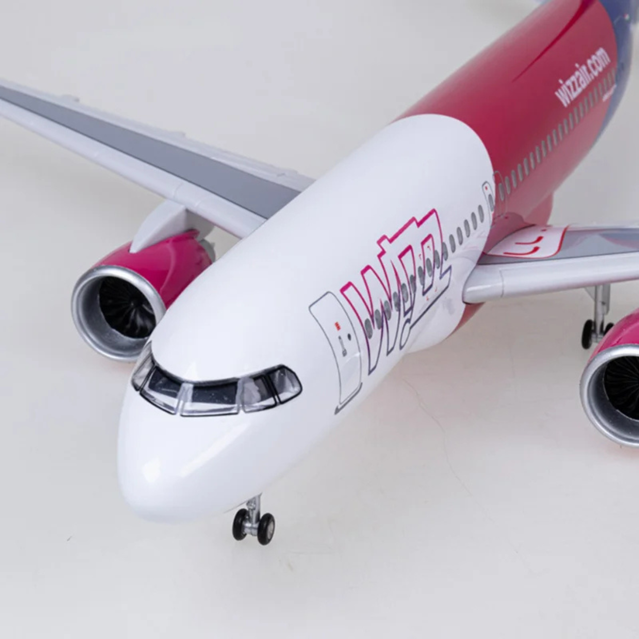Wizzair Airbus A320neo 1:80 Scale Model Aircraft – LED Cabin & Cockpit Lighting – Collectible Display Plane