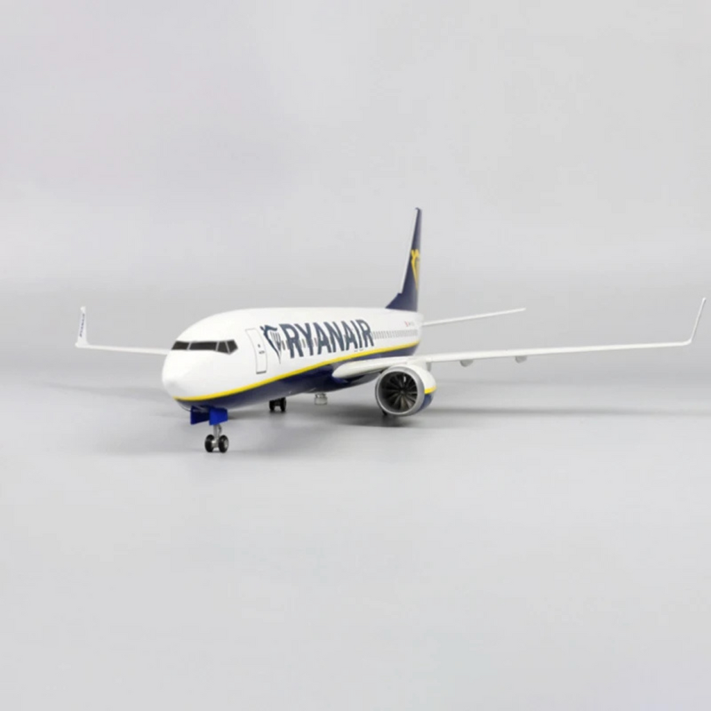 Ryanair Boeing 737-800 1:85 Scale Model Aircraft – LED Cabin & Cockpit Lighting – Collectible Display Plane