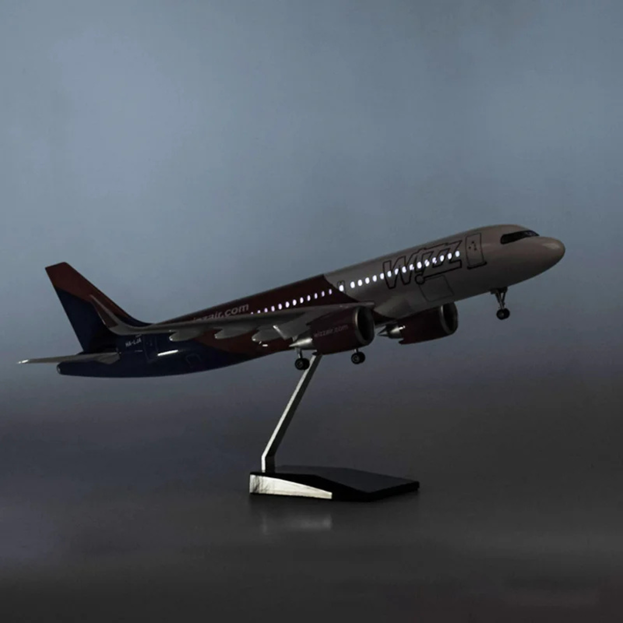 Wizzair Airbus A320neo 1:80 Scale Model Aircraft – LED Cabin & Cockpit Lighting – Collectible Display Plane